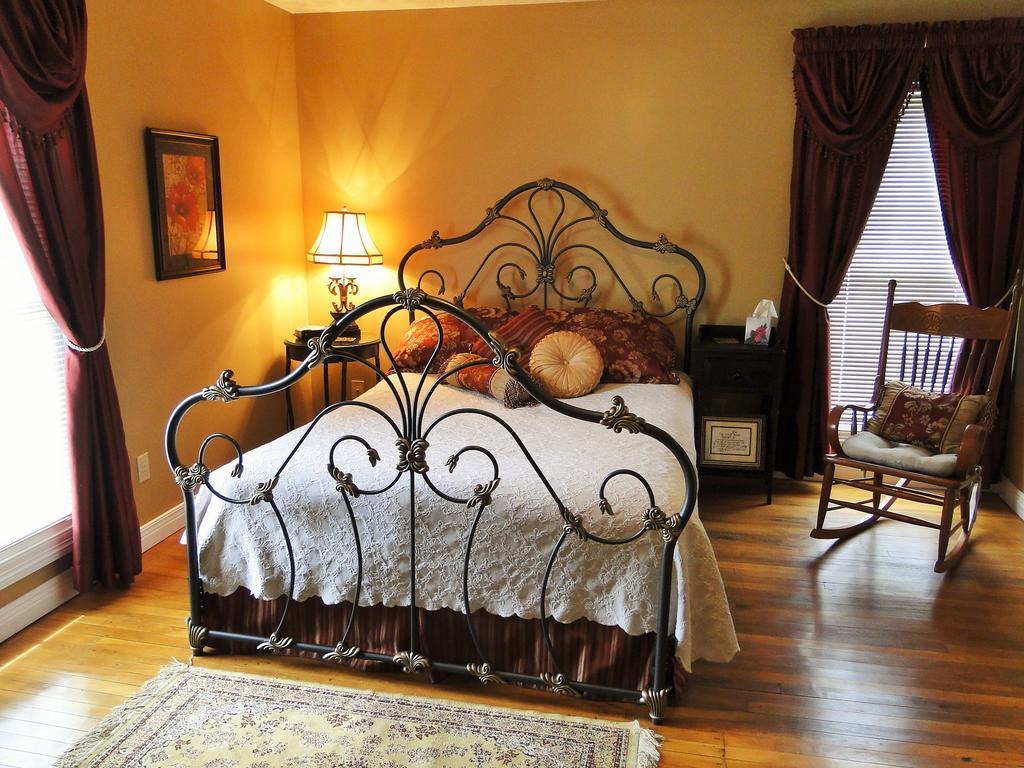 Hill House Bed And Breakfast Loretto Exterior photo