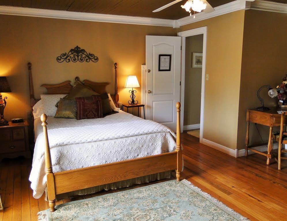 Hill House Bed And Breakfast Loretto Exterior photo