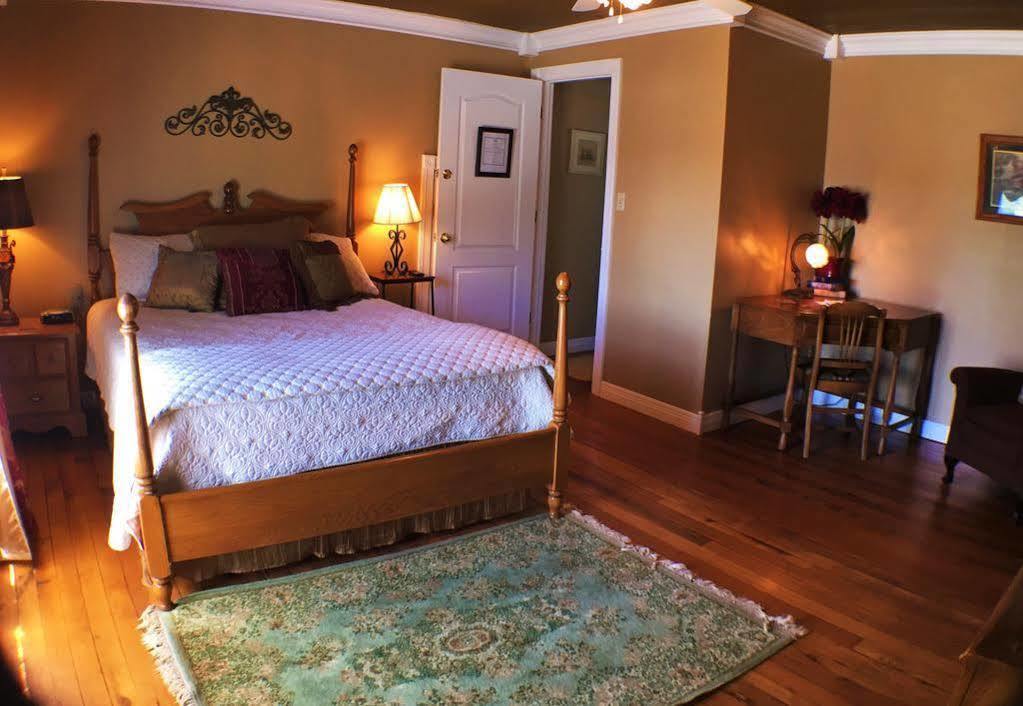 Hill House Bed And Breakfast Loretto Exterior photo